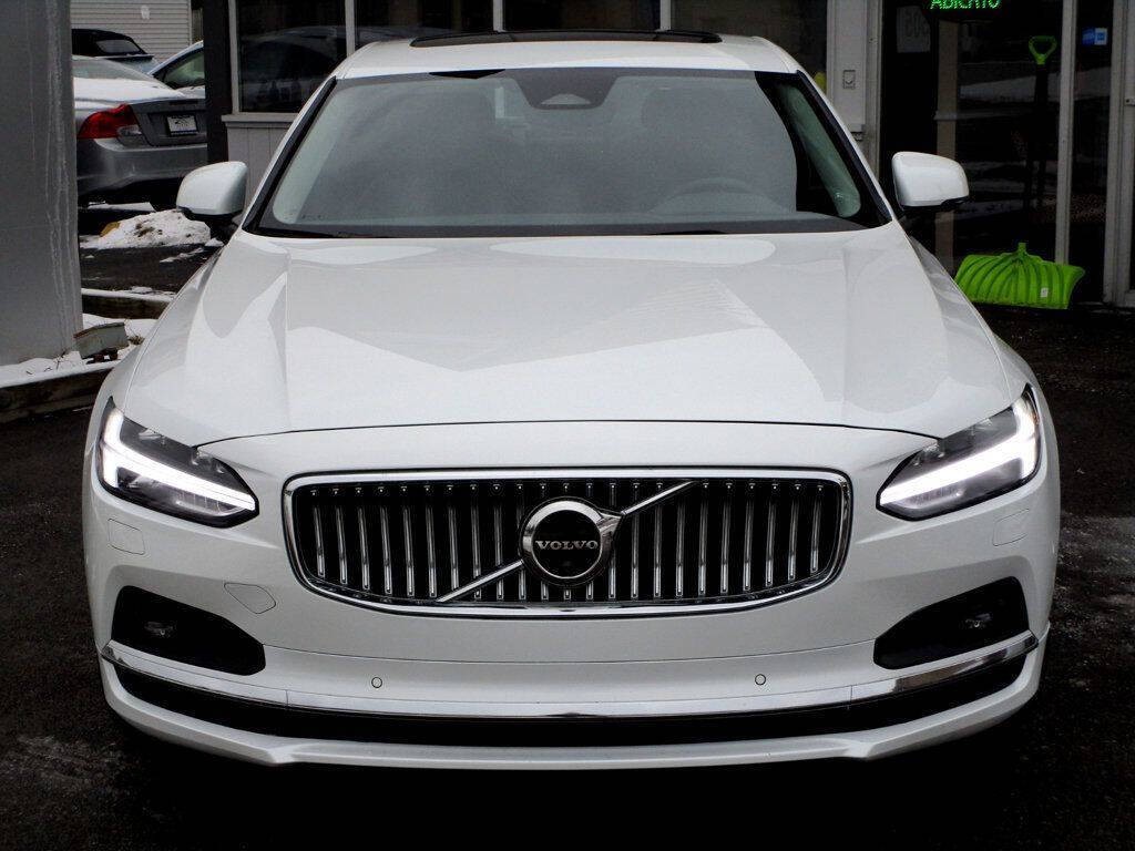 2023 Volvo S90 Image 6