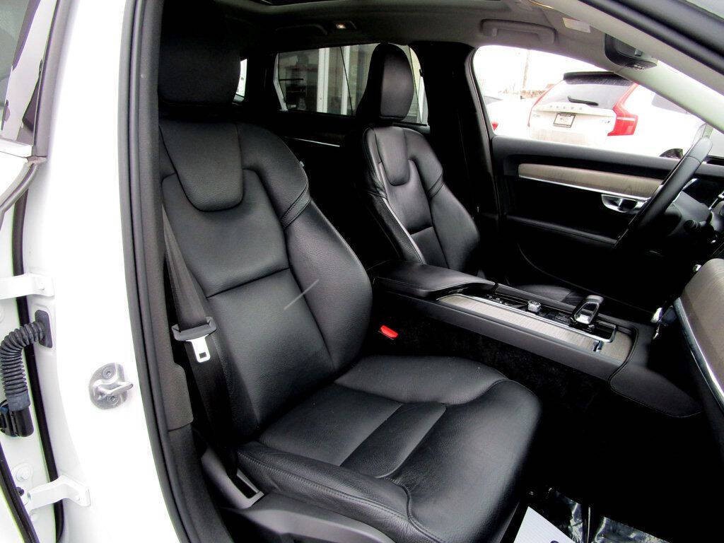 2023 Volvo S90 Image 16