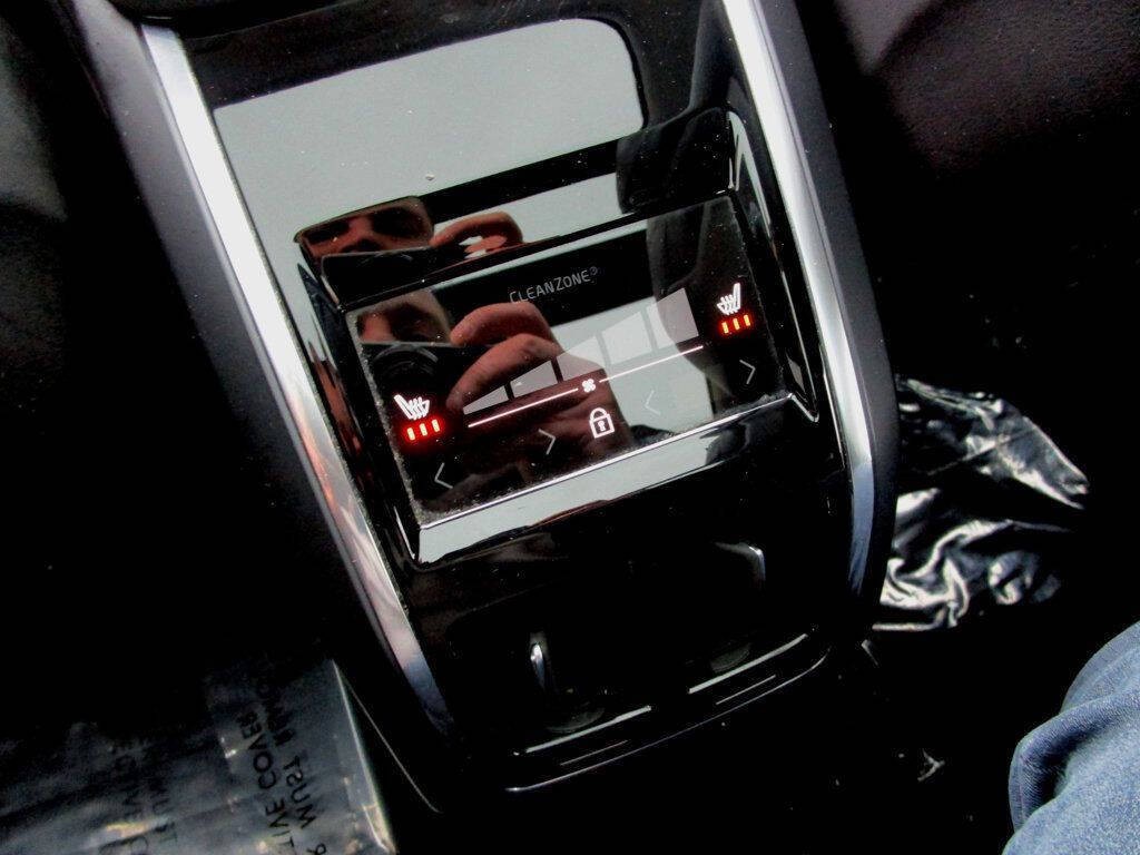 2023 Volvo S90 Image 30