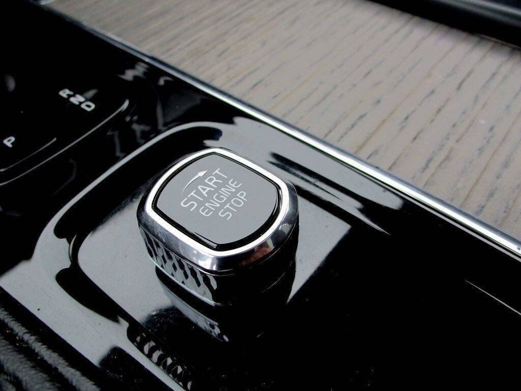 2023 Volvo S90 Image 31