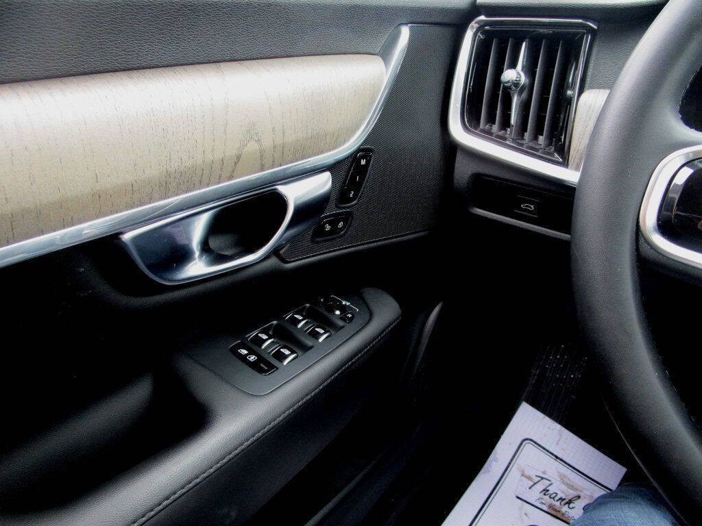 2023 Volvo S90 Image 36