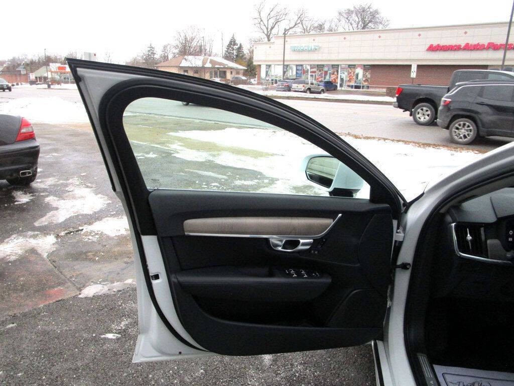 2023 Volvo S90 Image 37