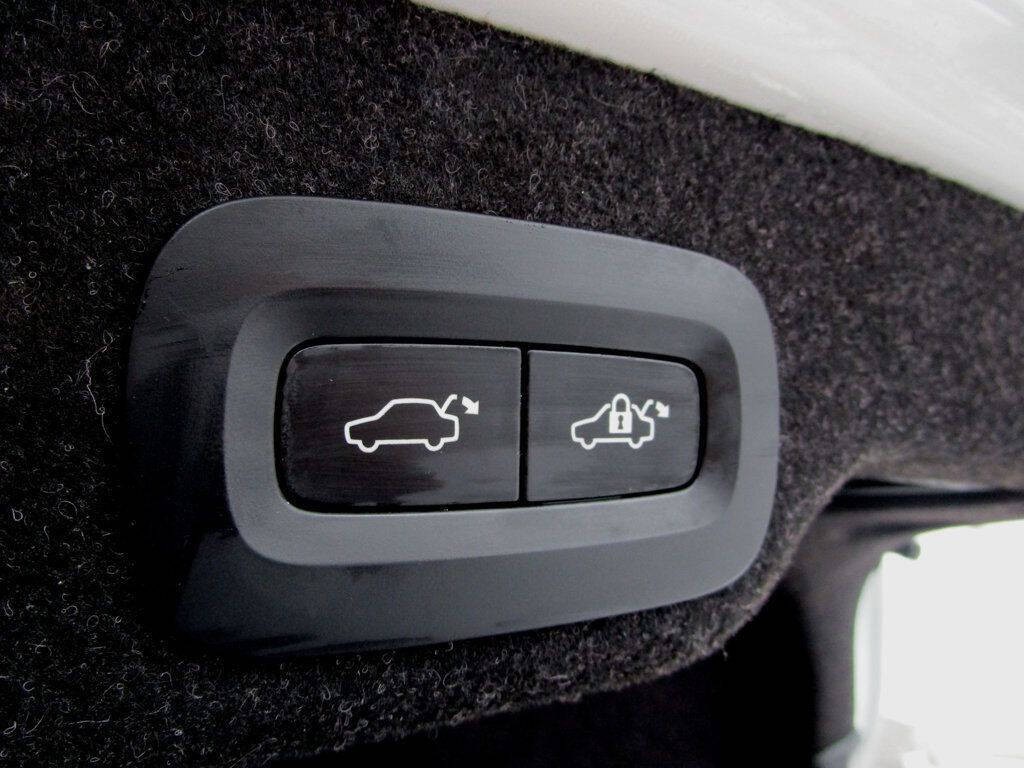 2023 Volvo S90 Image 41