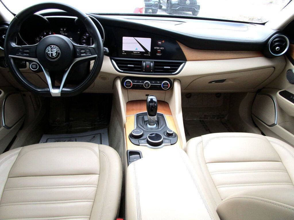 2017 Alfa Romeo Giulia Image 2