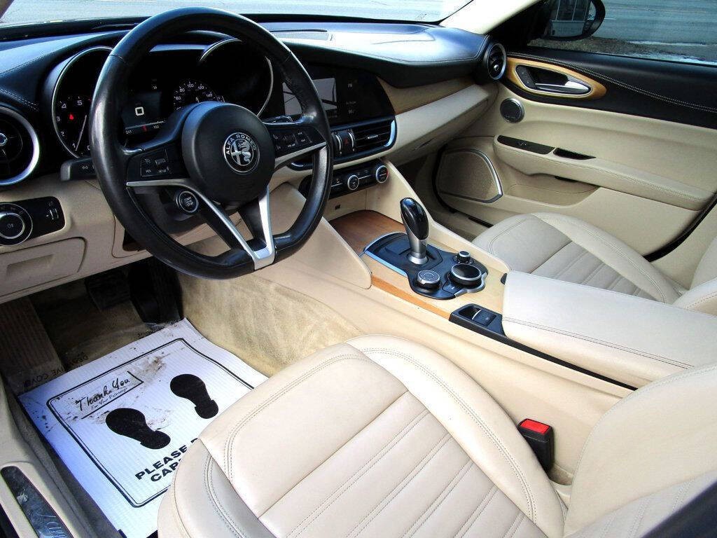 2017 Alfa Romeo Giulia Image 13