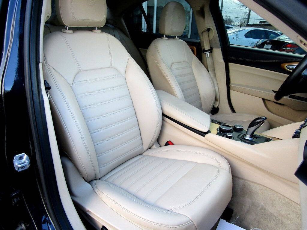 2017 Alfa Romeo Giulia Image 16