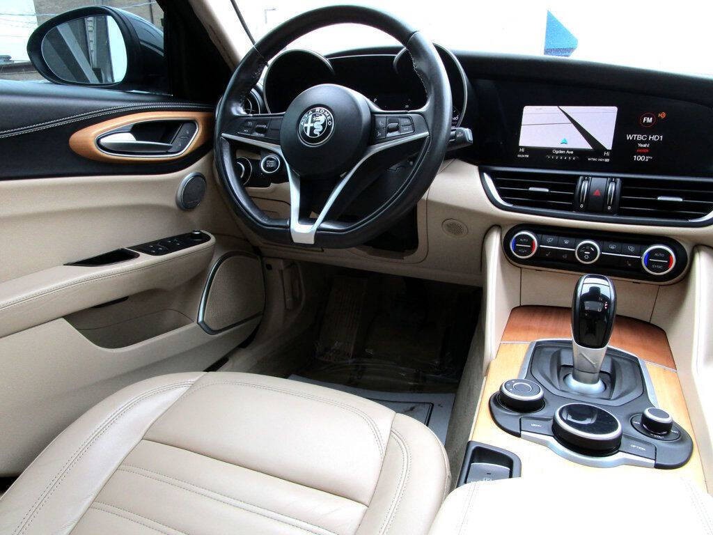 2017 Alfa Romeo Giulia Image 19