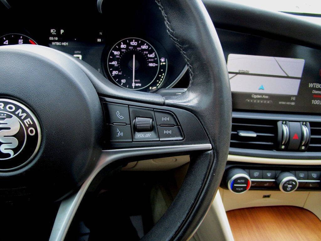 2017 Alfa Romeo Giulia Image 22