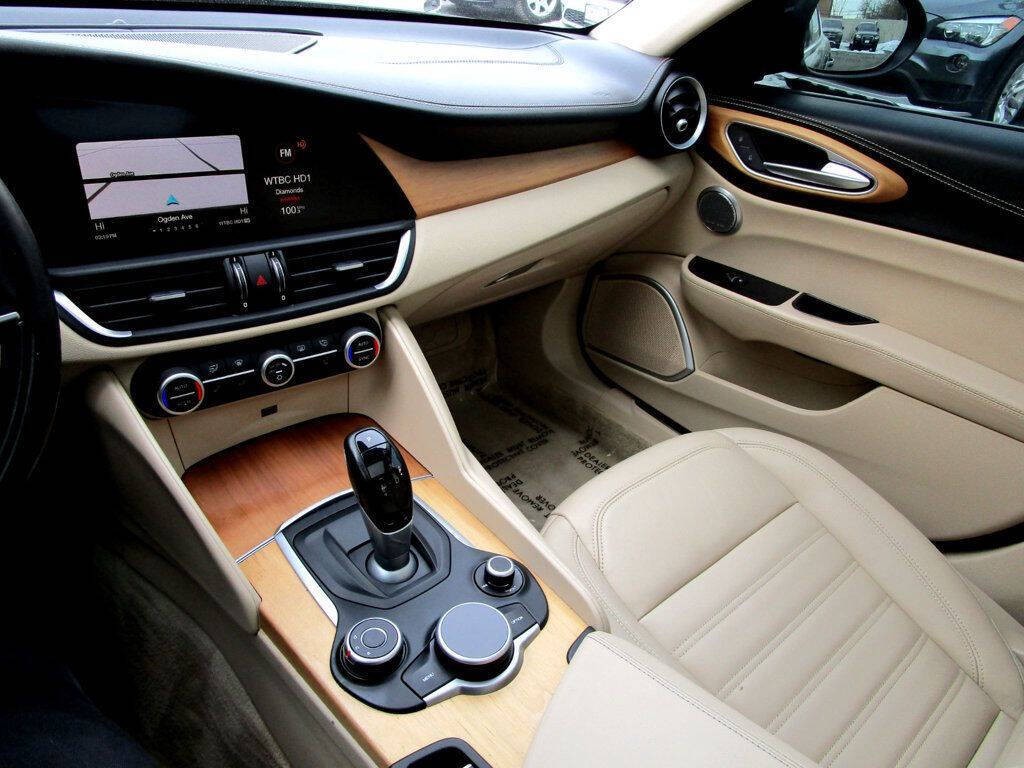 2017 Alfa Romeo Giulia Image 23