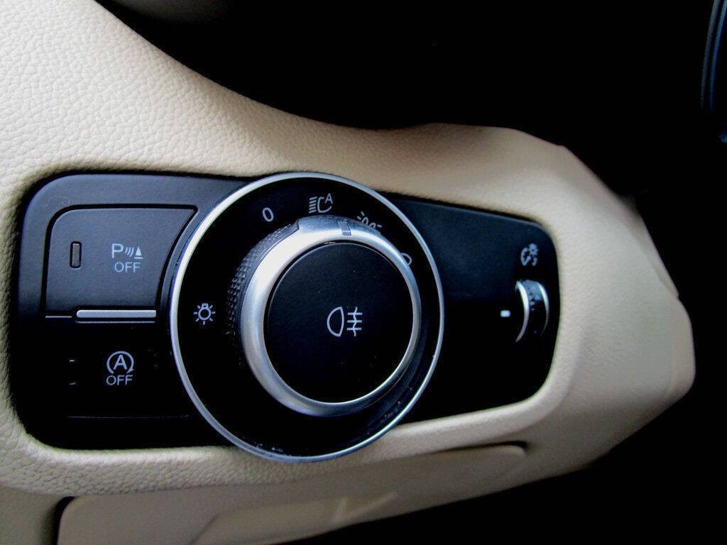 2017 Alfa Romeo Giulia Image 26