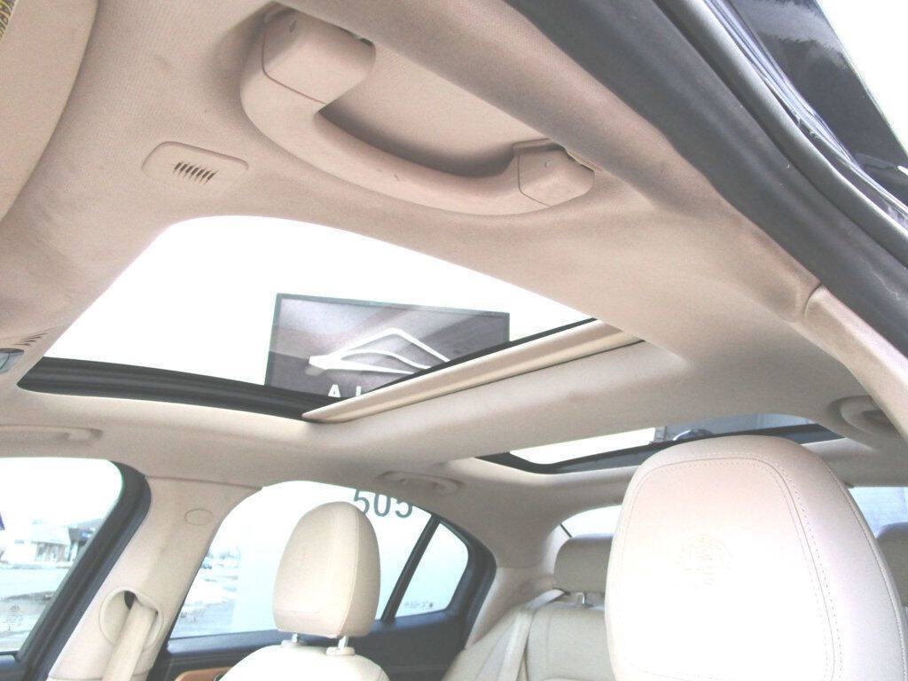 2017 Alfa Romeo Giulia Image 29