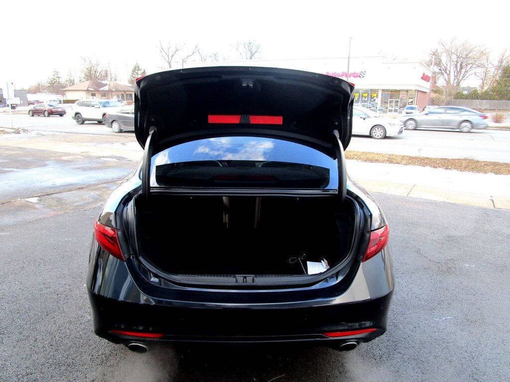 2017 Alfa Romeo Giulia Image 30