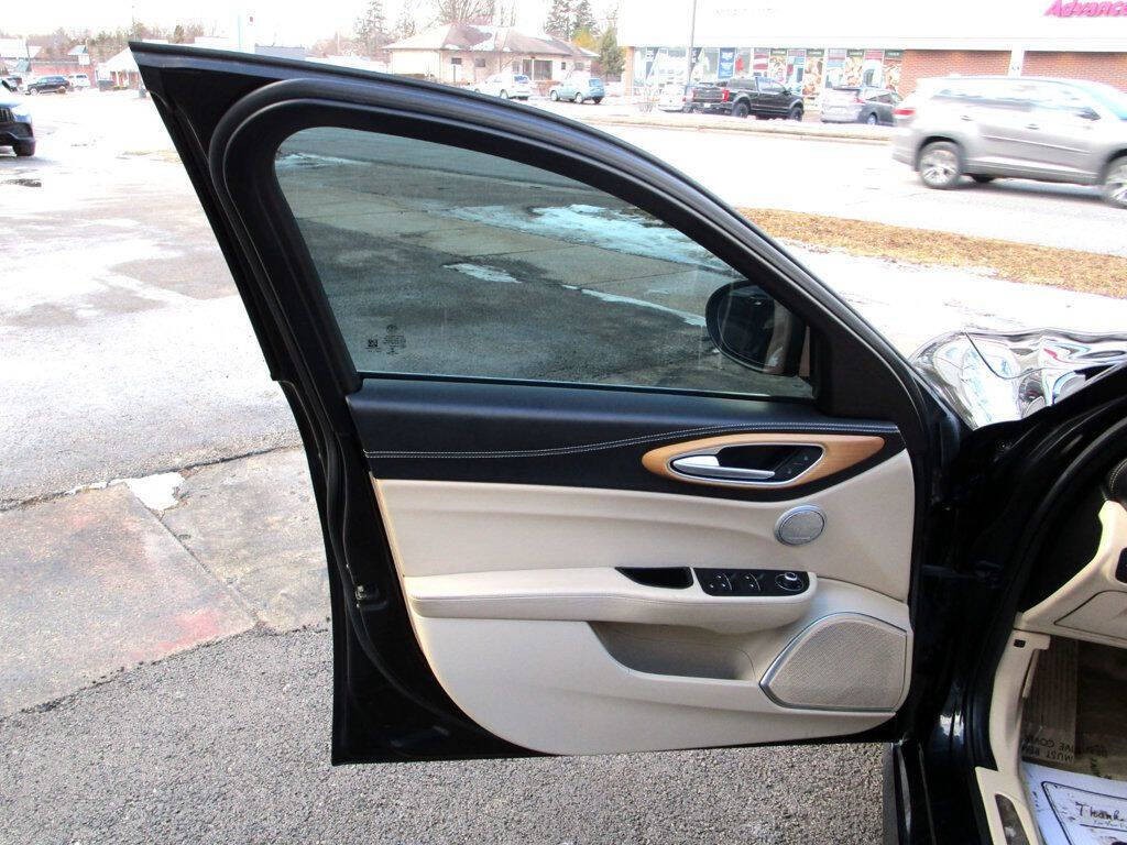 2017 Alfa Romeo Giulia Image 34