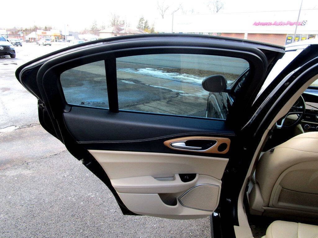 2017 Alfa Romeo Giulia Image 36