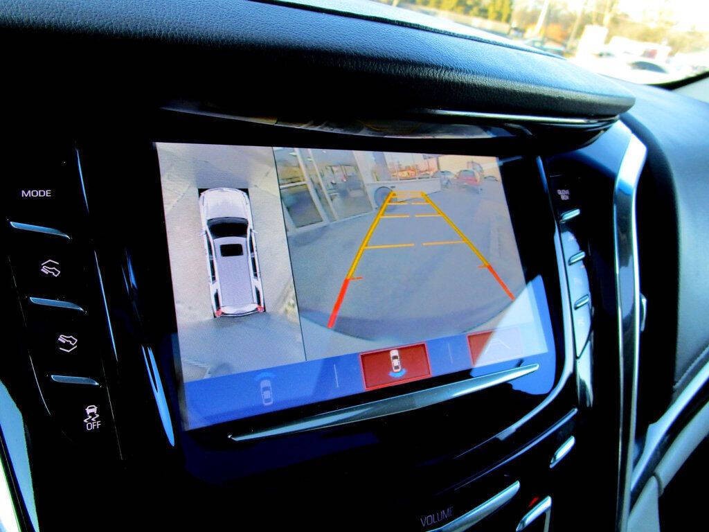 2017 Cadillac Escalade Image 4