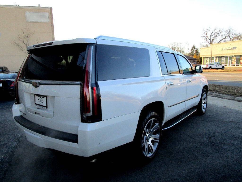 2017 Cadillac Escalade Image 8