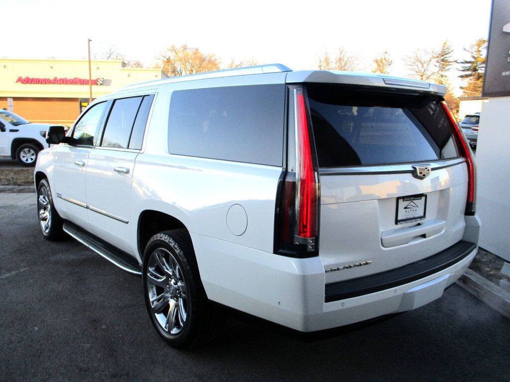 2017 Cadillac Escalade Image 10