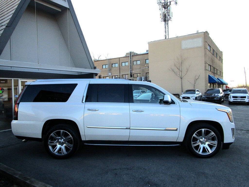 2017 Cadillac Escalade Image 11
