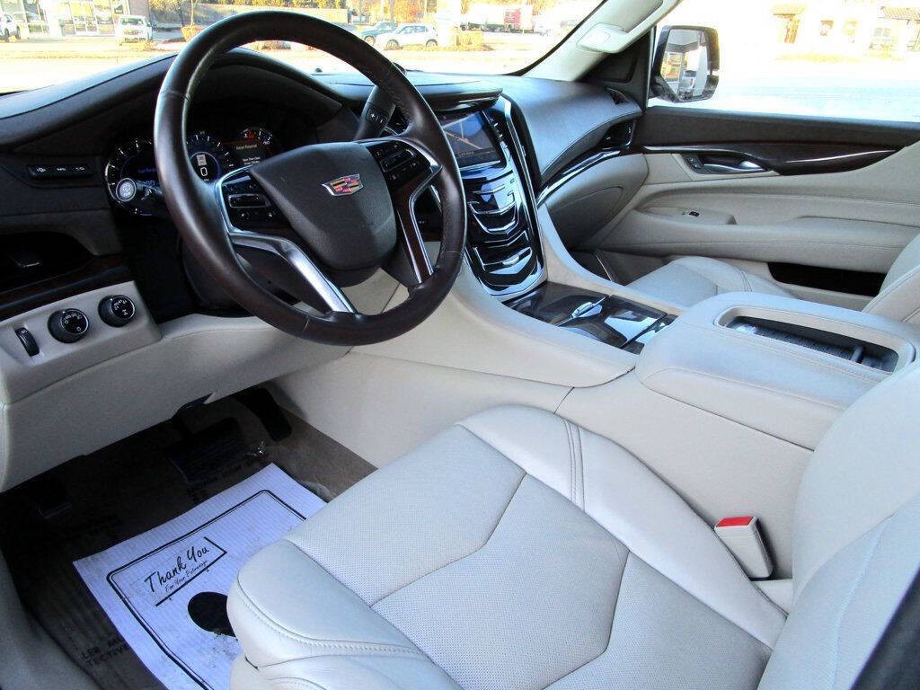 2017 Cadillac Escalade Image 13