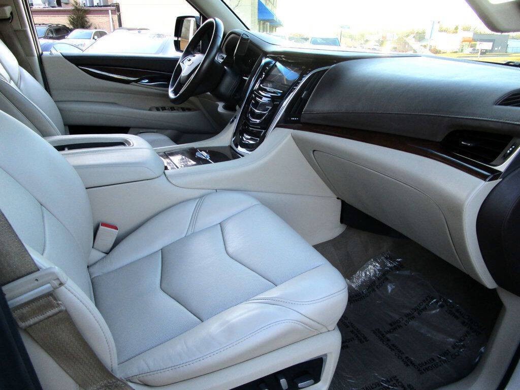 2017 Cadillac Escalade Image 14