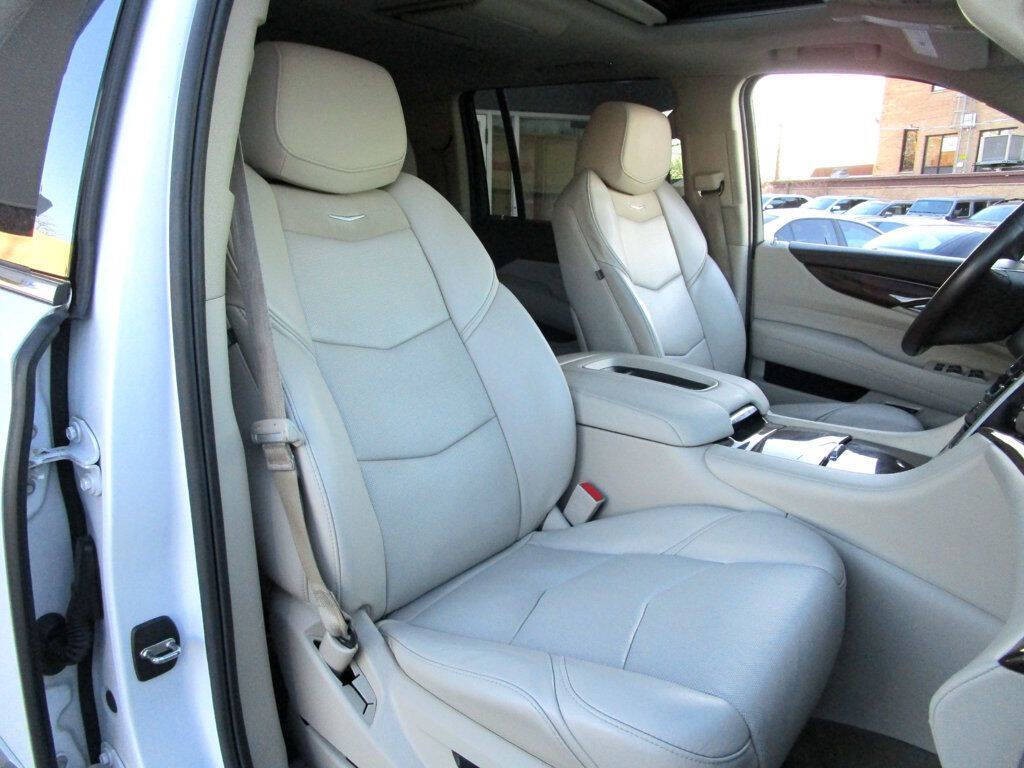 2017 Cadillac Escalade Image 16