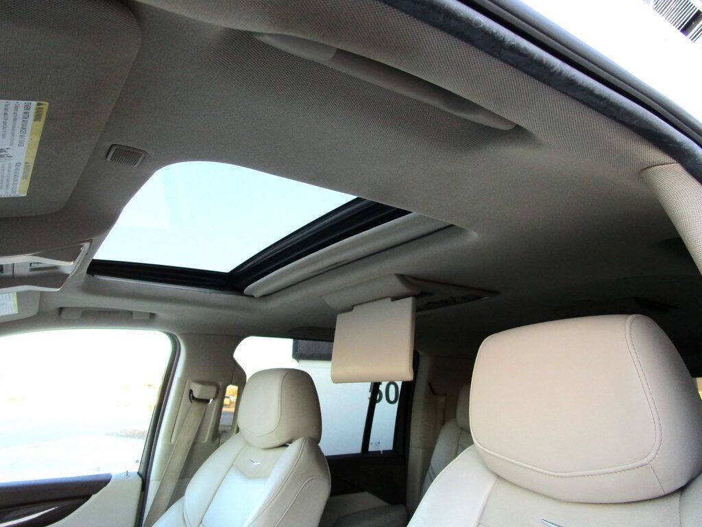 2017 Cadillac Escalade Image 34