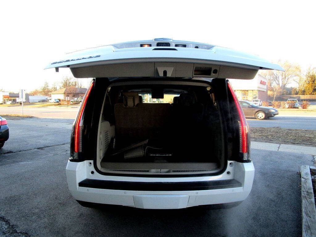 2017 Cadillac Escalade Image 40