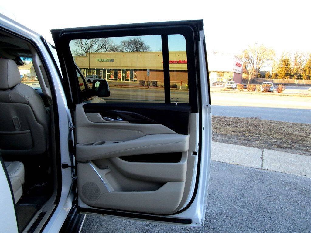 2017 Cadillac Escalade Image 45