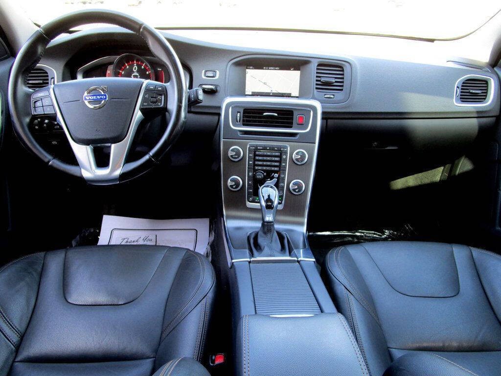 2015 Volvo V60 Image 2