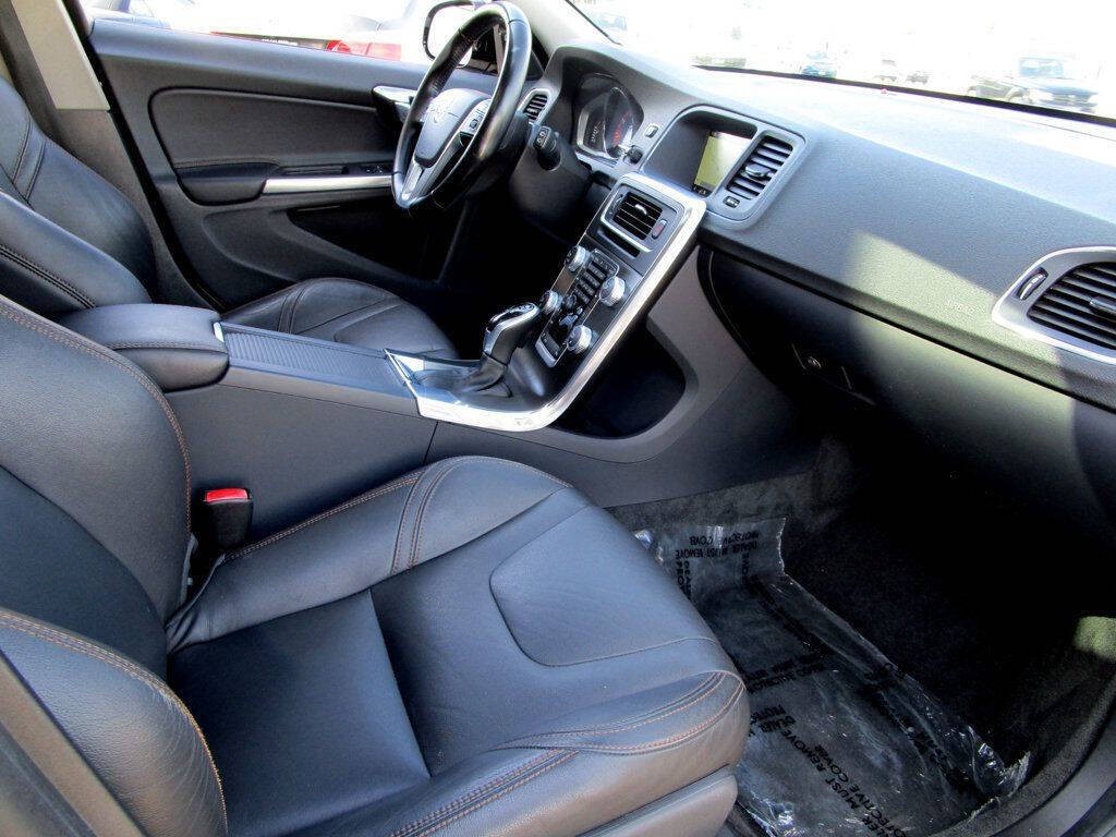 2015 Volvo V60 Image 14