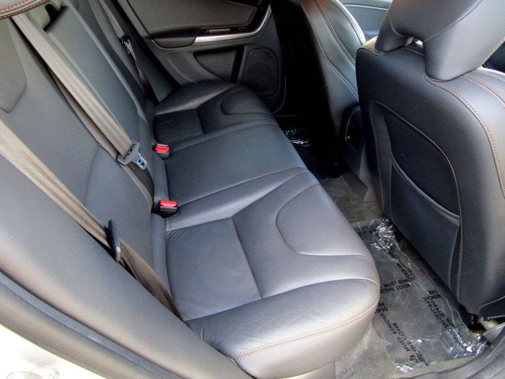 2015 Volvo V60 Image 18