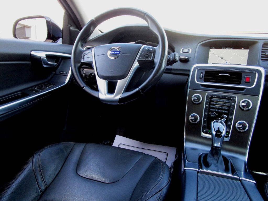 2015 Volvo V60 Image 19