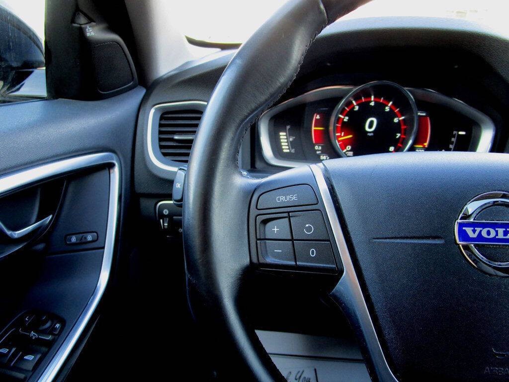 2015 Volvo V60 Image 21