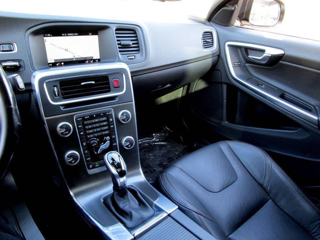 2015 Volvo V60 Image 23