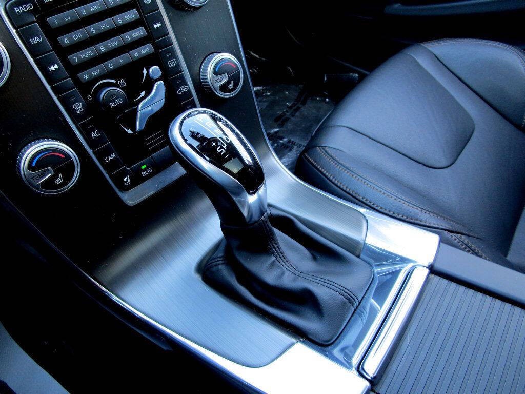 2015 Volvo V60 Image 24