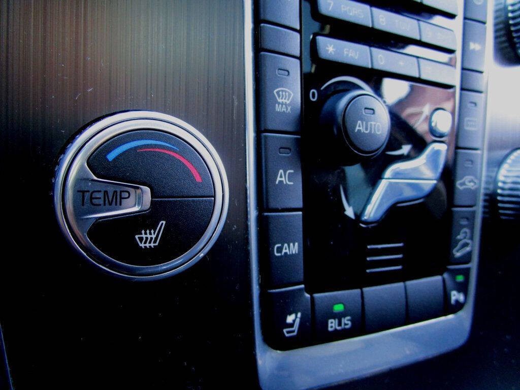 2015 Volvo V60 Image 25