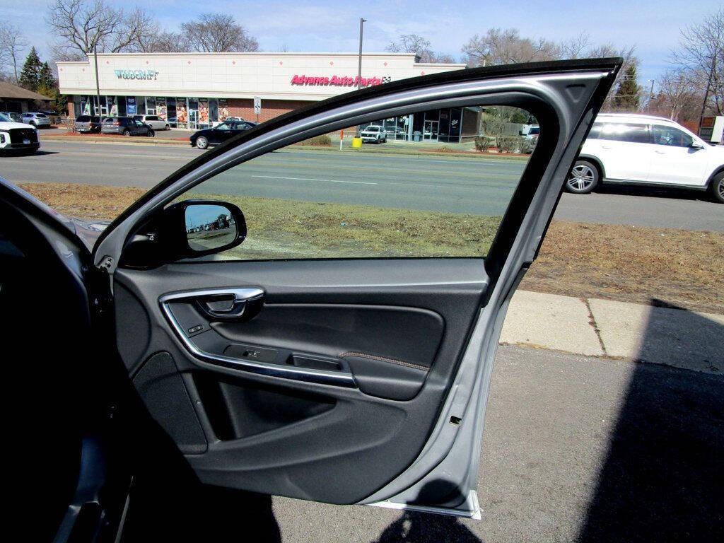 2015 Volvo V60 Image 33