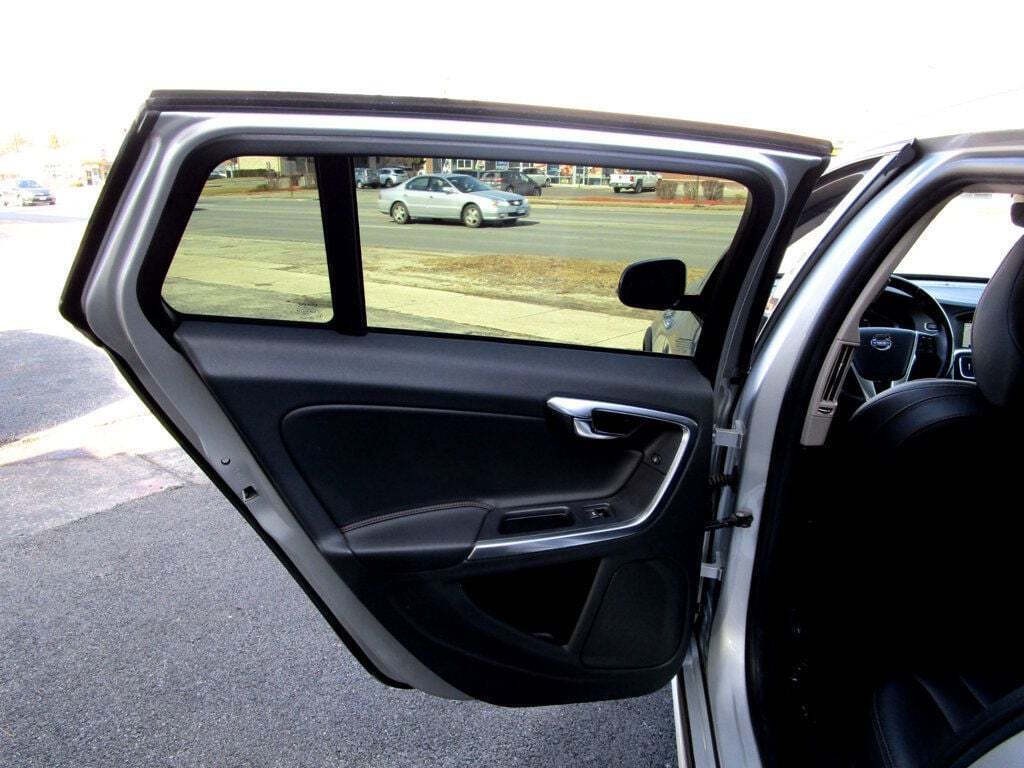 2015 Volvo V60 Image 34