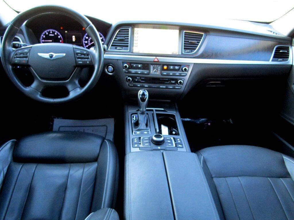 2016 Hyundai Genesis Image 2