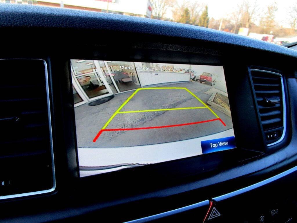 2016 Hyundai Genesis Image 4