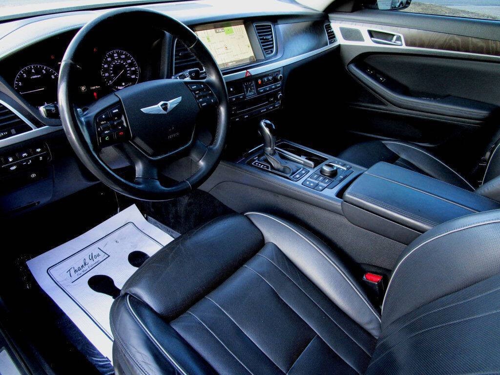 2016 Hyundai Genesis Image 13