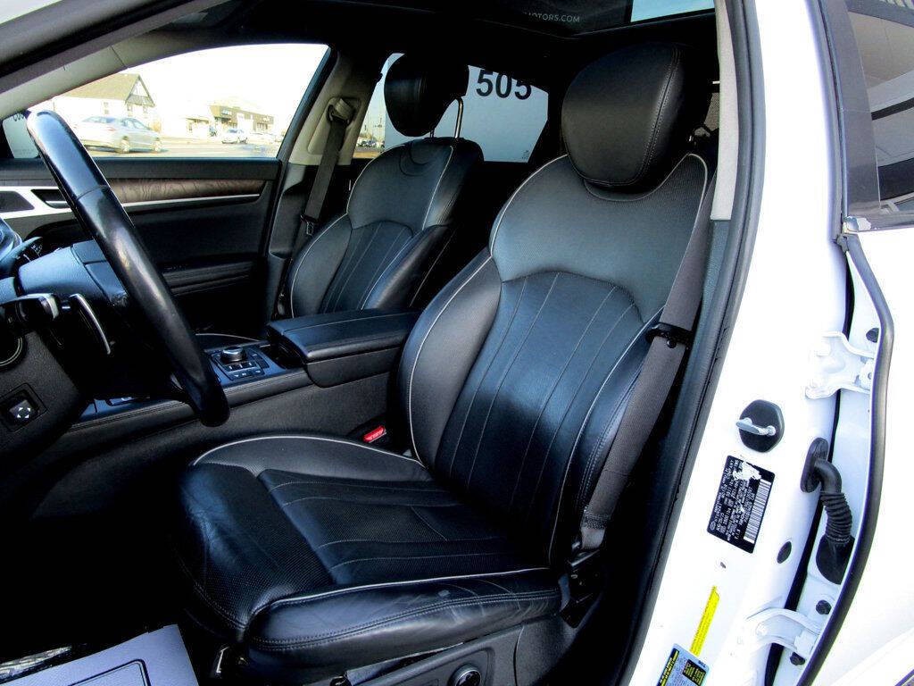 2016 Hyundai Genesis Image 15