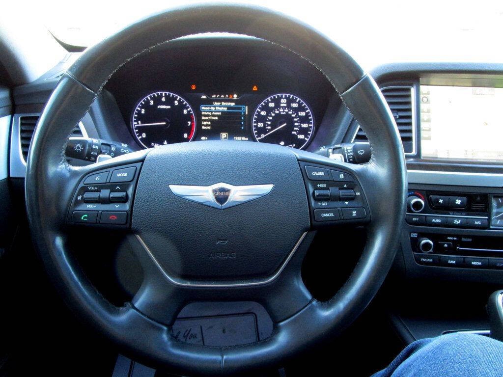2016 Hyundai Genesis Image 20