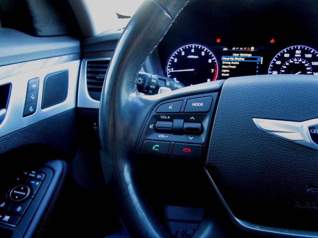 2016 Hyundai Genesis Image 21