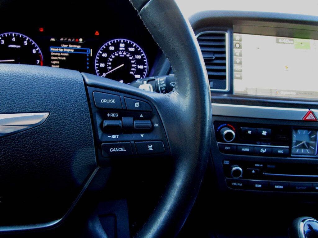 2016 Hyundai Genesis Image 22