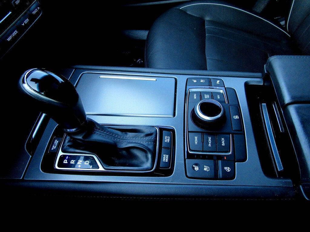 2016 Hyundai Genesis Image 24