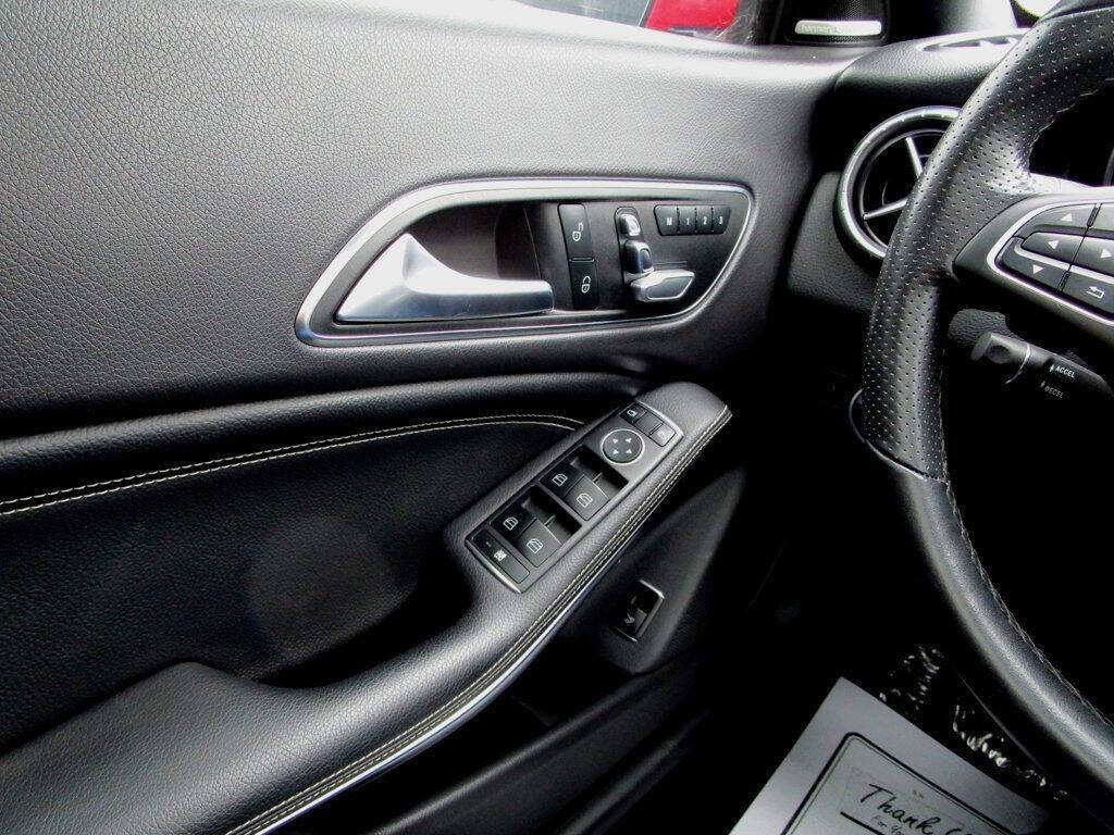 2019 Mercedes-Benz CLA-Class Image 27