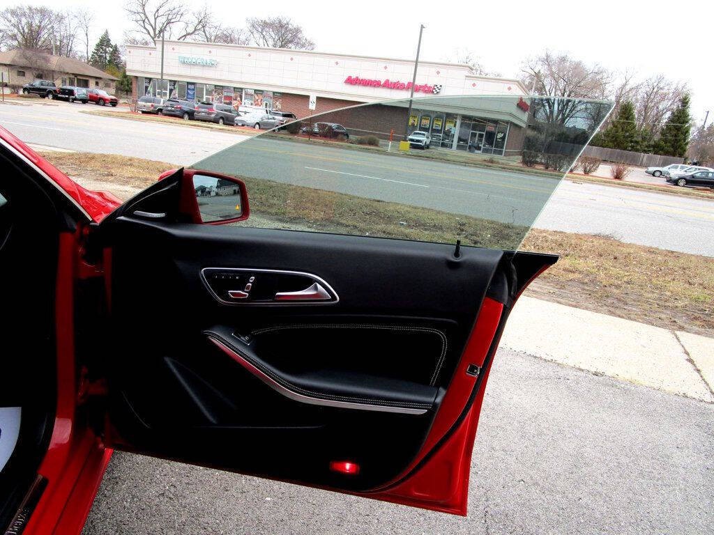 2019 Mercedes-Benz CLA-Class Image 30