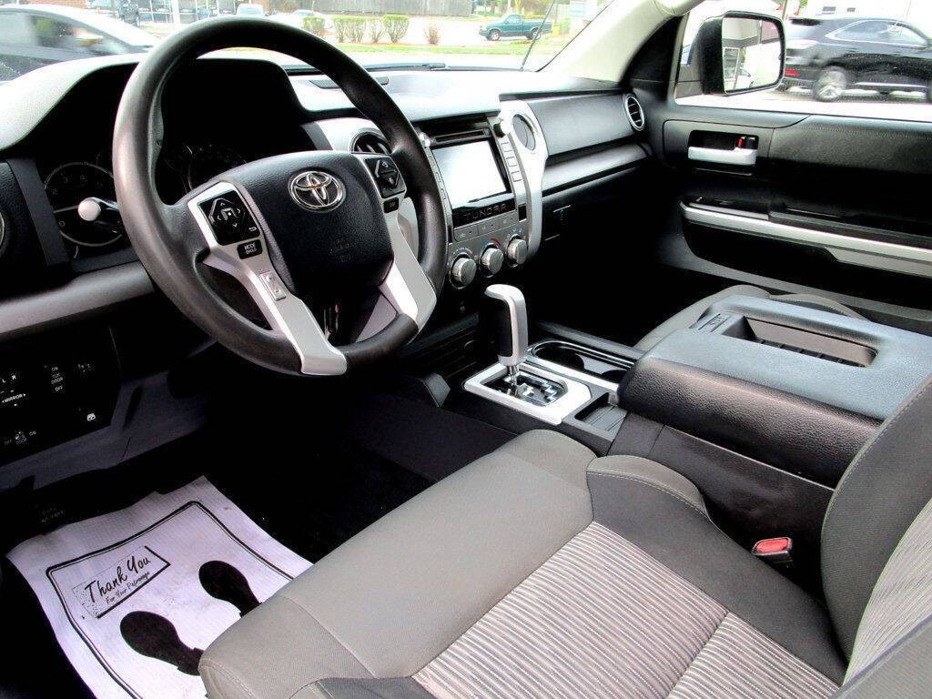 2015 Toyota Tundra Image 12
