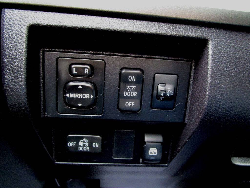 2015 Toyota Tundra Image 24